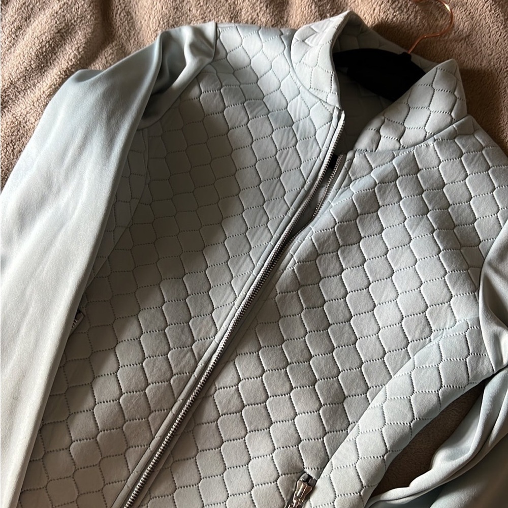 Chic Women's Quilted Bomber Jacket in Light Gray